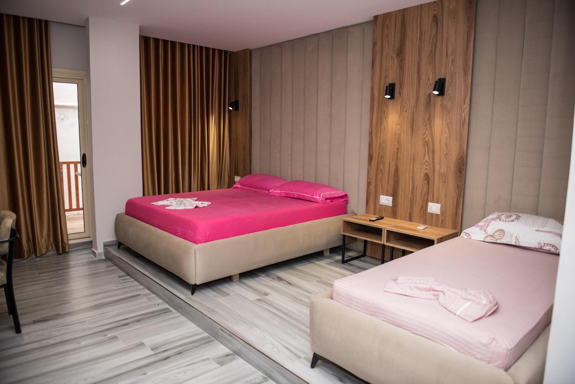 New Donantelo Hotel Vlorë Exteriör bild