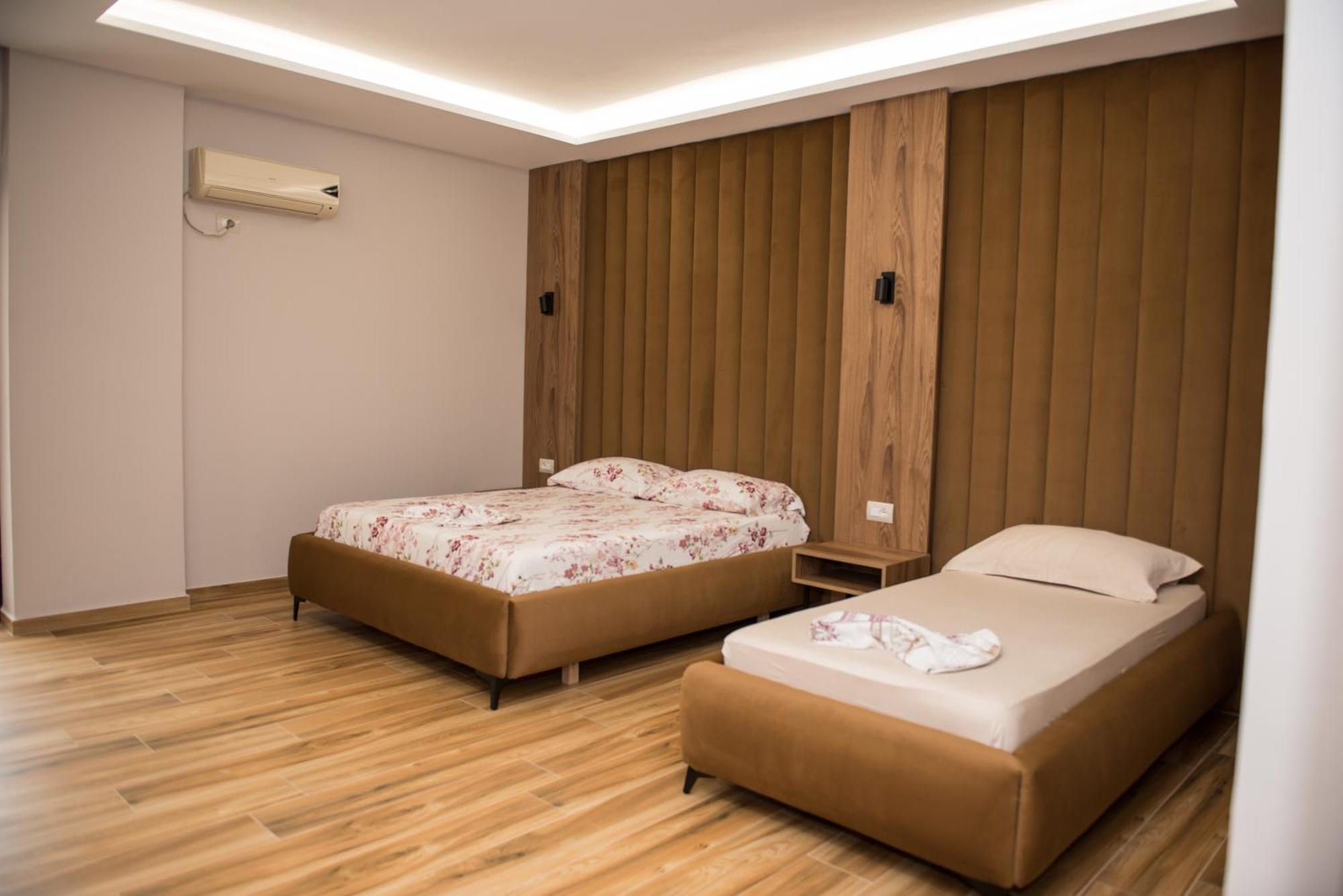 New Donantelo Hotel Vlorë Exteriör bild