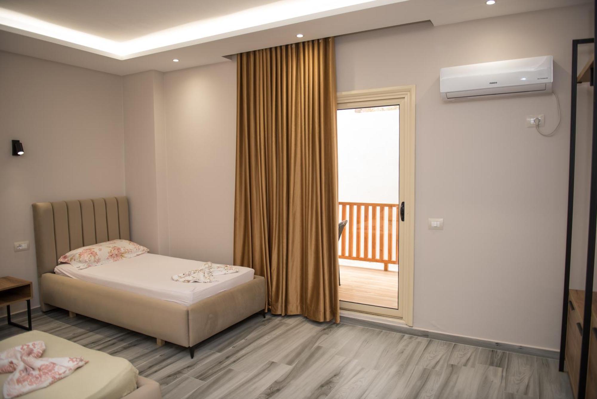 New Donantelo Hotel Vlorë Exteriör bild