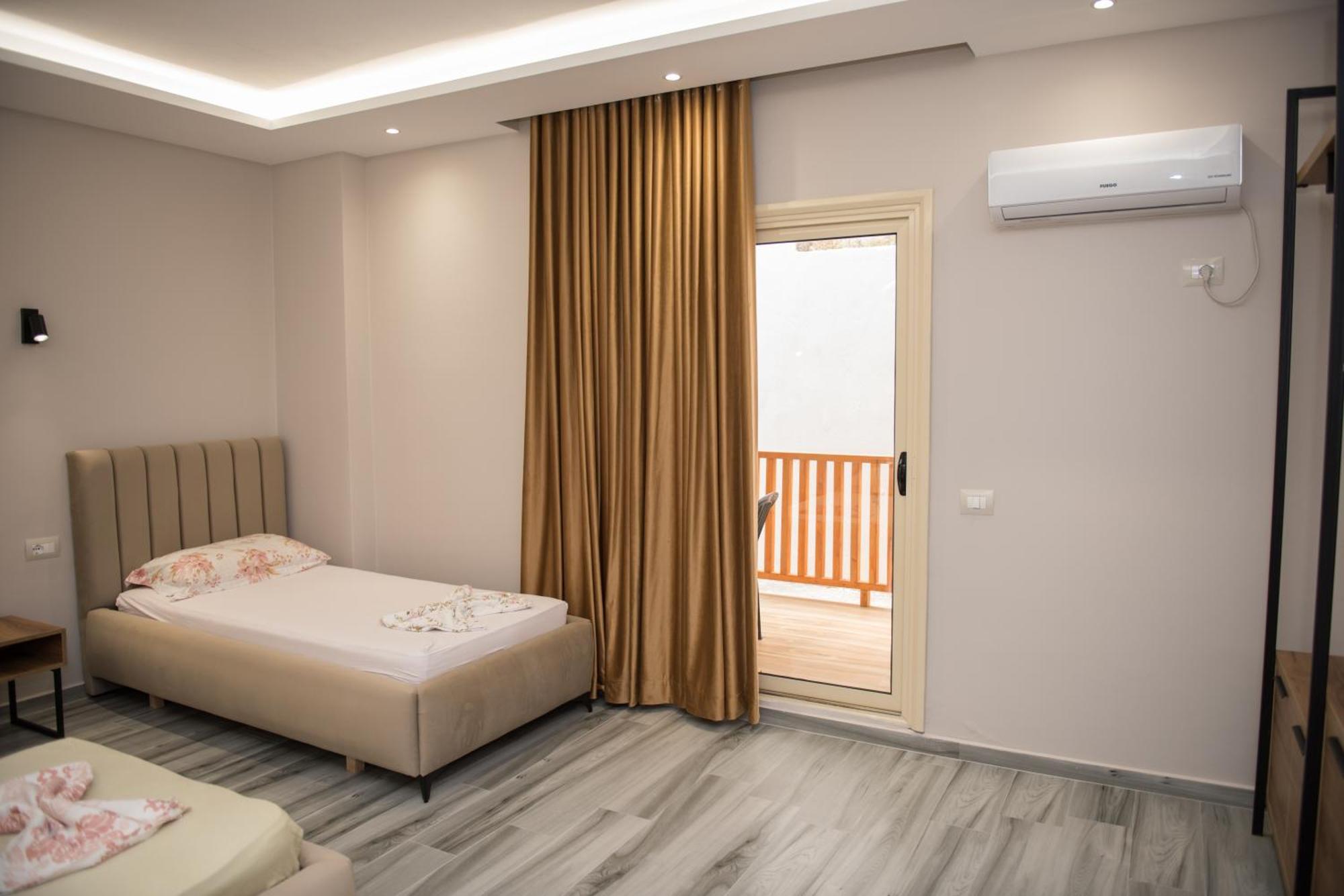 New Donantelo Hotel Vlorë Exteriör bild
