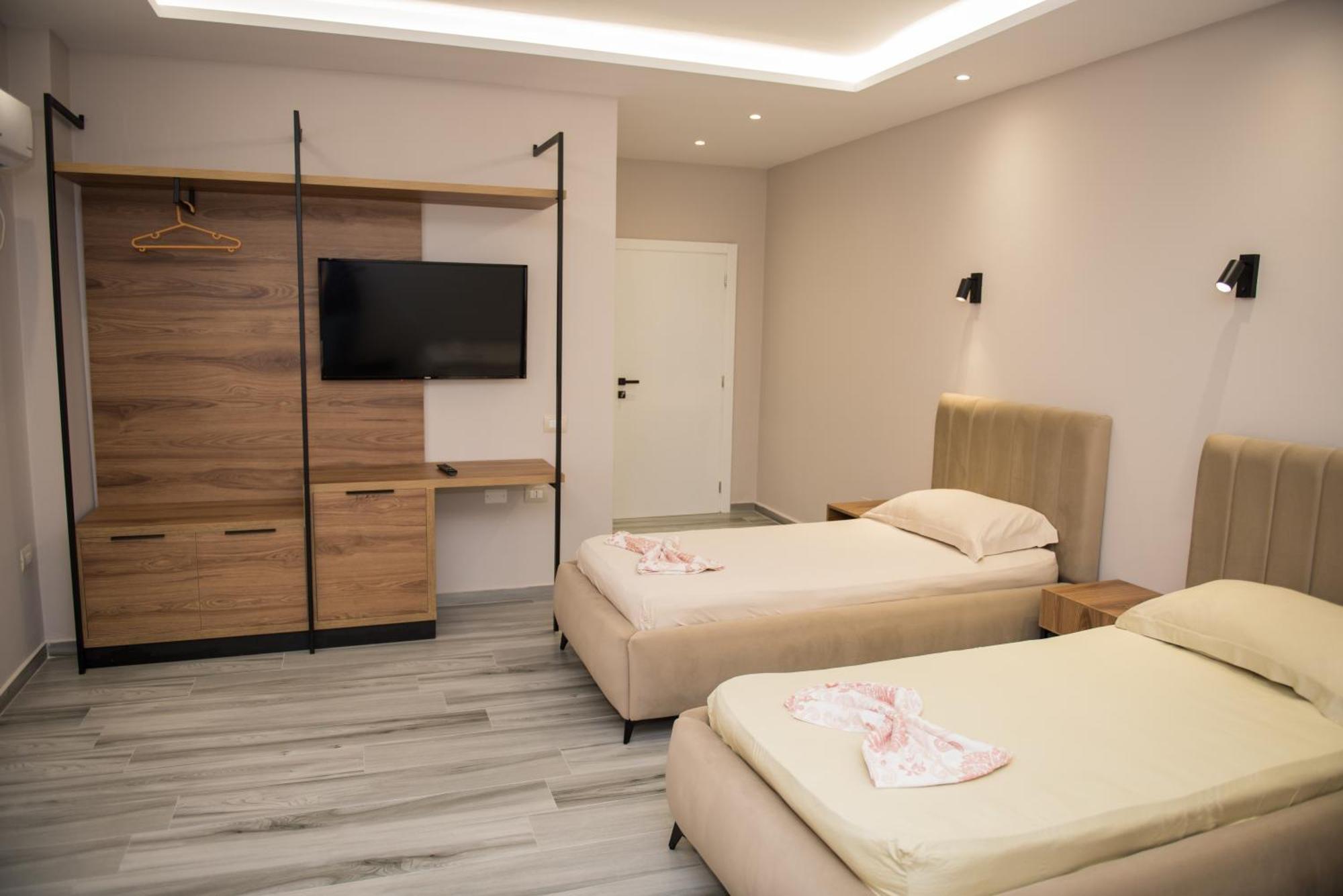 New Donantelo Hotel Vlorë Exteriör bild